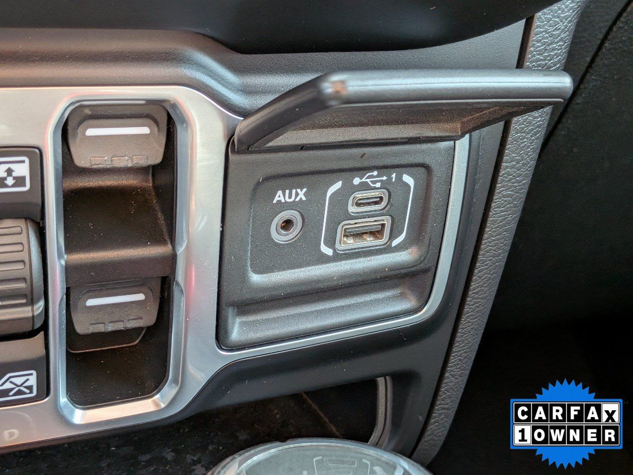 Used 2023 Jeep Wrangler Unlimited Sahara AWD/4WD image 24