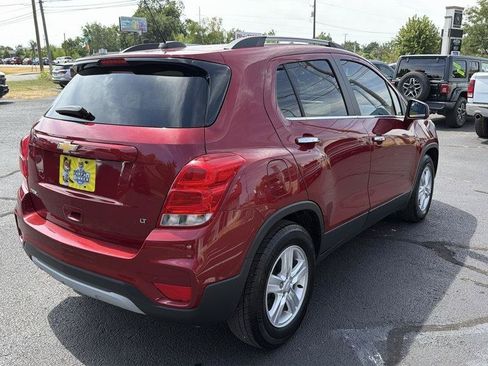 Used 2018 Chevrolet Trax LT w/ Sun & Sound Package FWD image 7