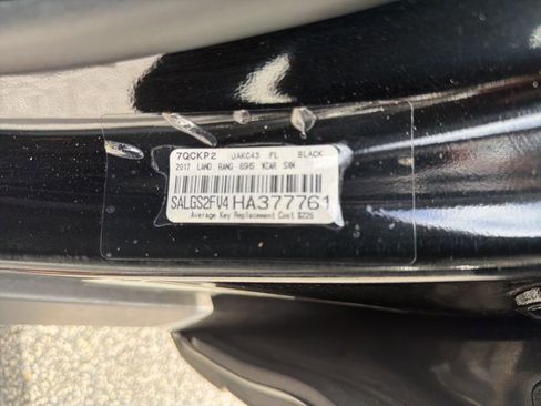 Used 2017 Land Rover Range Rover HSE image 14