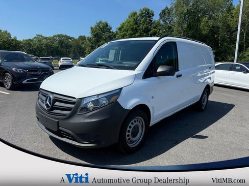 Used 2023 Mercedes-Benz Metris image 4