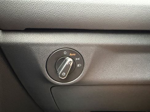 Used 2025 Volkswagen Jetta SEL FWD image 26