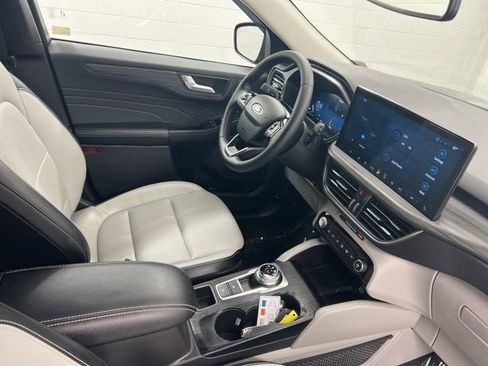 Used 2023 Ford Escape Platinum AWD/4WD image 26