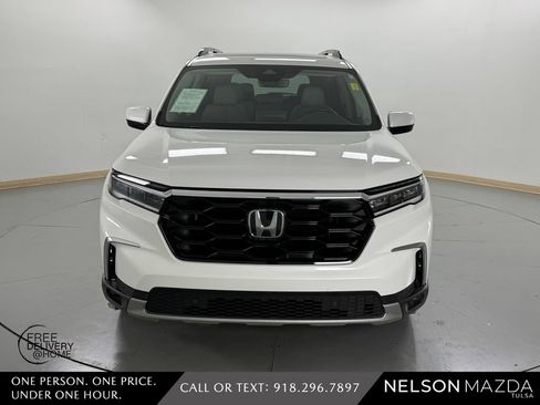 Used 2023 Honda Pilot Touring image 2