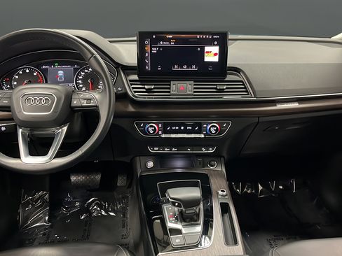 Used 2022 Audi Q5 2.0T Premium w/ Convenience Package AWD/4WD image 11