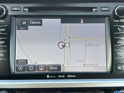 Used 2017 Toyota Highlander XLE image 26