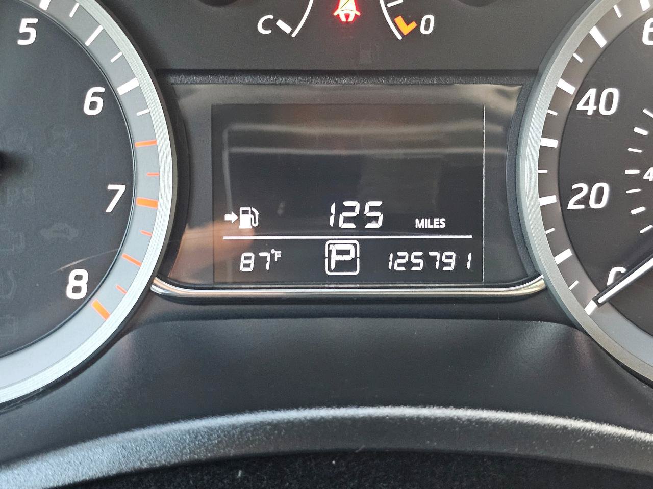 Used 2015 Nissan Sentra SV FWD image 36