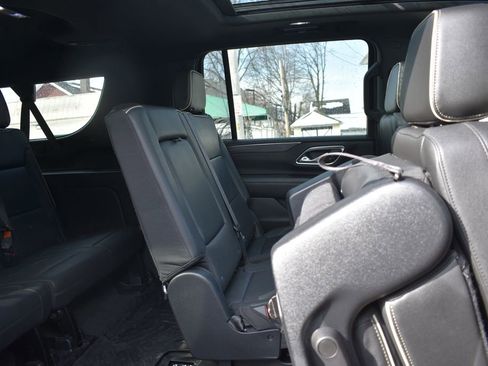 Used 2024 GMC Yukon XL SLT w/ SLT Premium Package image 31