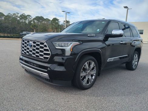 Used 2024 Toyota Sequoia Capstone image 9