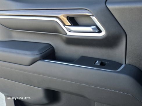 Used 2022 Chevrolet Silverado 1500 LT w/ Z71 Off-Road Package image 22