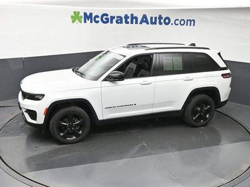 Used 2023 Jeep Grand Cherokee Altitude AWD/4WD image 21