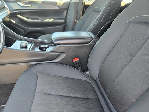 Used 2023 Jeep Grand Cherokee Laredo AWD/4WD image 12
