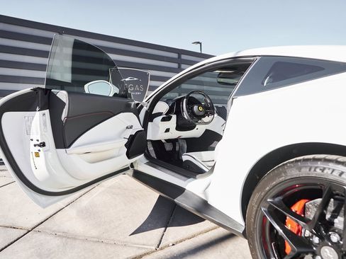 Used 2022 Ferrari Roma Base image 31