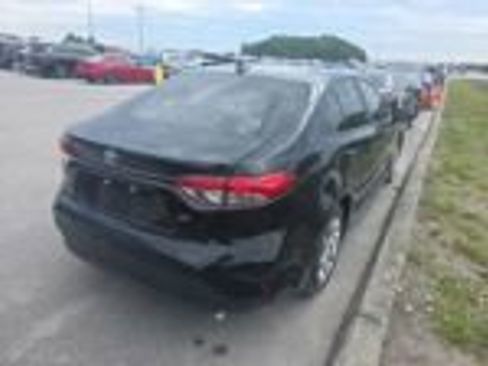 Used 2025 Toyota Corolla LE FWD image 5