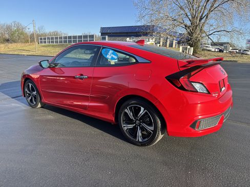 Used 2018 Honda Civic Touring image 3