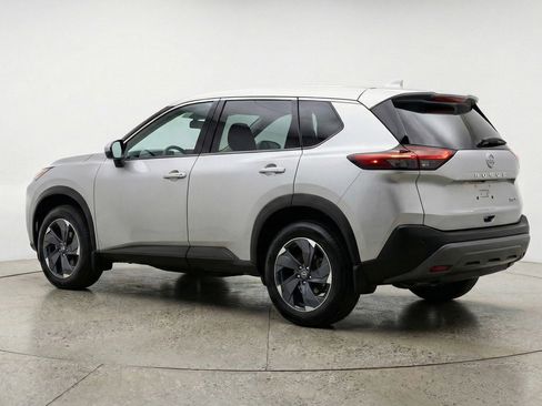Used 2025 Nissan Rogue SV image 6