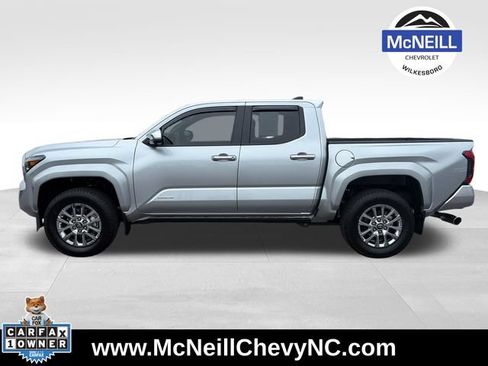 Used 2025 Toyota Tacoma Limited AWD/4WD image 5