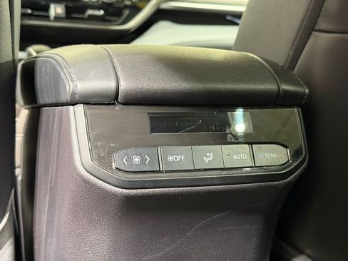 Used 2023 Toyota Highlander Limited image 22