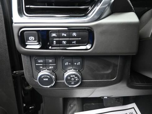 Used 2025 GMC Yukon XL Denali AWD/4WD image 18