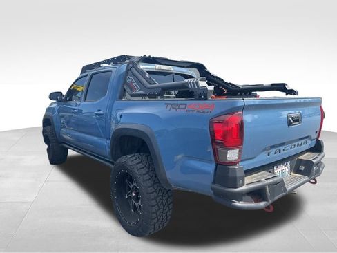 Used 2019 Toyota Tacoma TRD Off-Road w/ Technology Package AWD/4WD image 2