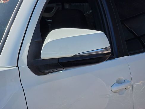 Used 2017 Toyota Tacoma TRD Off-Road w/ Tow Package image 10