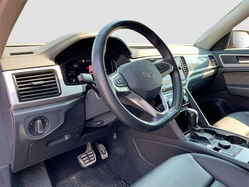 Used 2023 Volkswagen Atlas SEL R-Line image 9