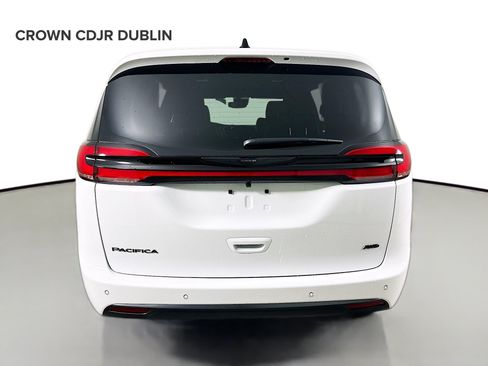 Used 2026 Chrysler Pacifica Select AWD/4WD image 6
