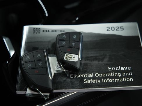 Used 2025 Buick Enclave Sport Touring image 19