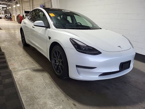 Used 2021 Tesla Model 3 Standard Range Plus RWD image 3