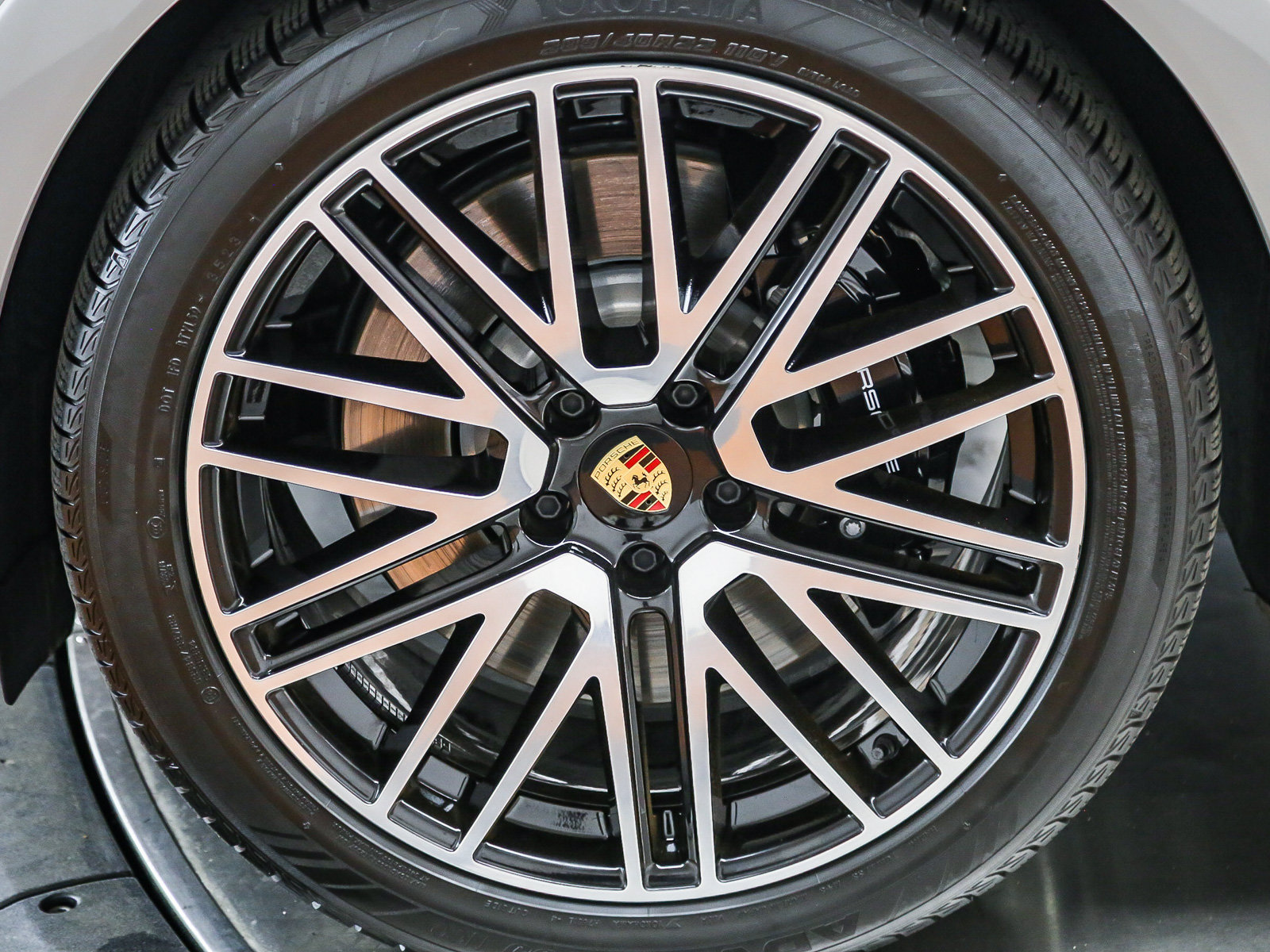 Certified 2024 Porsche Cayenne S AWD/4WD image 13