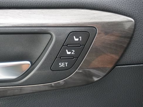 Used 2021 Toyota Highlander Limited image 18