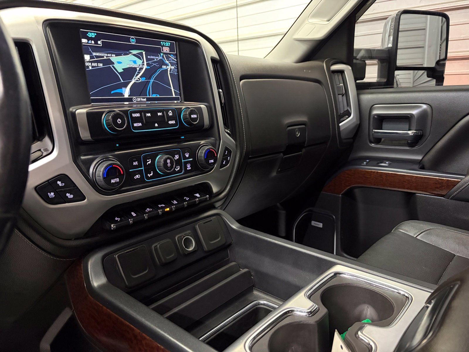 Used 2019 GMC Sierra 2500 SLT w/ Duramax Plus Package AWD/4WD image 20