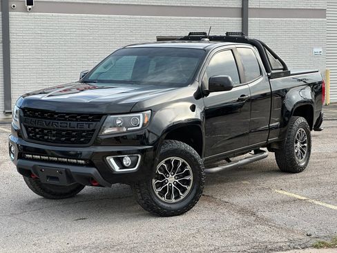 Used 2018 Chevrolet Colorado Z71 AWD/4WD image 2