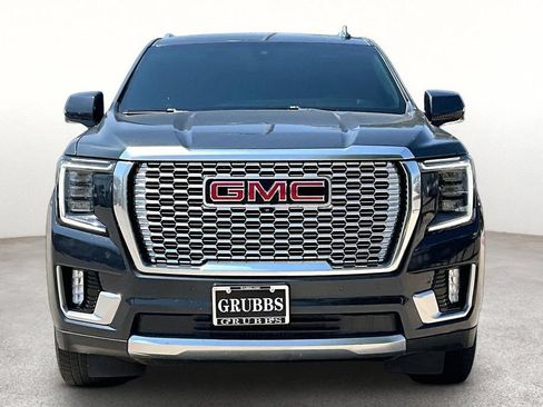 Used 2021 GMC Yukon Denali w/ Denali Premium Package AWD/4WD image 3
