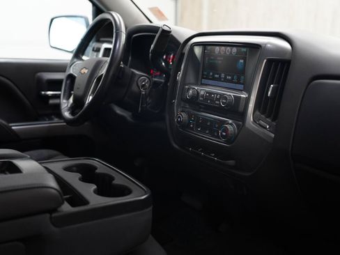 Used 2019 Chevrolet Silverado 1500 LT AWD/4WD image 17