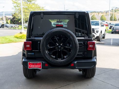 Used 2021 Jeep Wrangler Unlimited Sahara AWD/4WD image 6