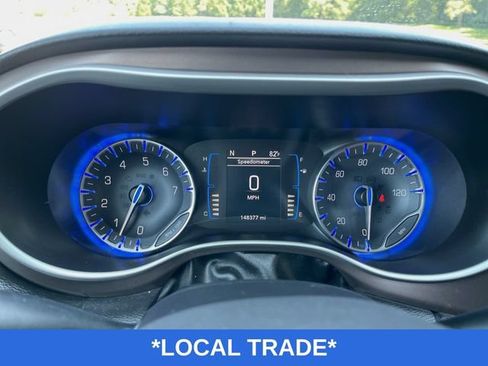 Used 2017 Chrysler Pacifica Touring-L w/ Tire & Wheel Group FWD image 13