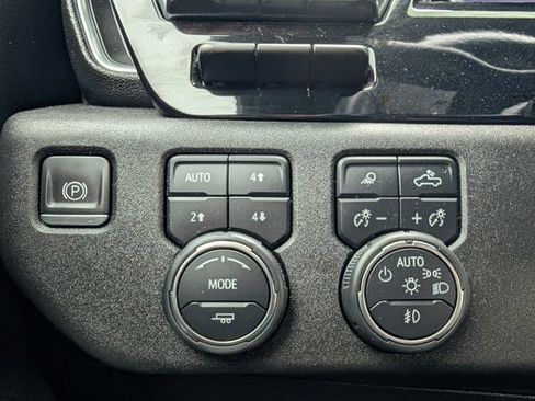 Used 2024 Chevrolet Silverado 3500 High Country w/ High Country Premium Package image 22