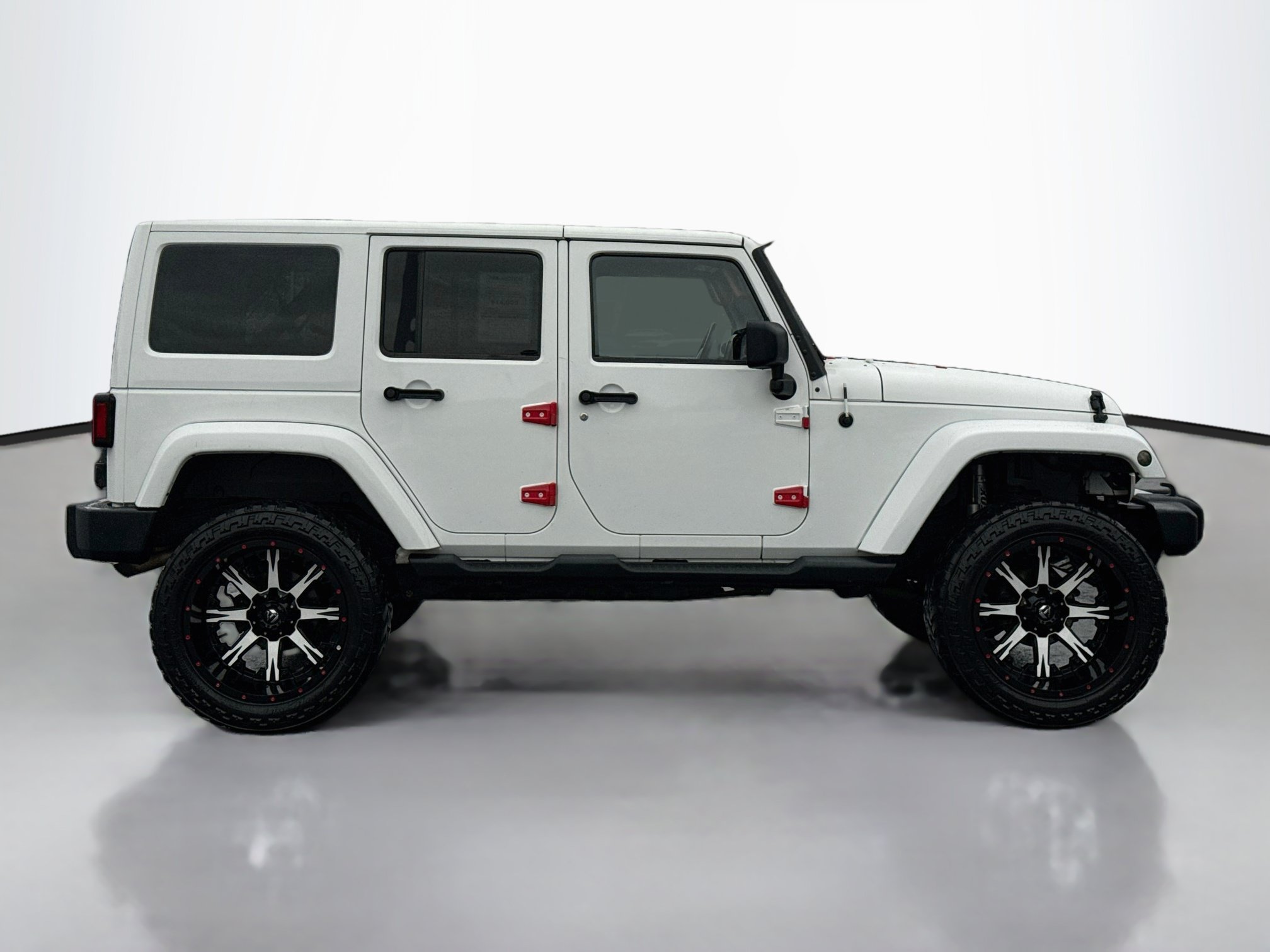 Used 2012 Jeep Wrangler Unlimited Sahara w/ Connectivity Group AWD/4WD image 7