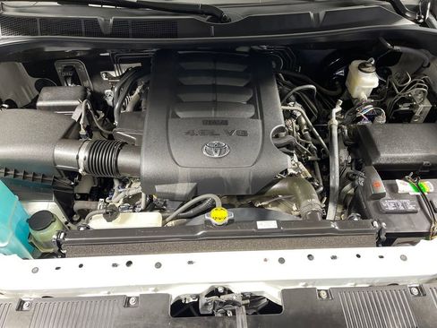 Used 2016 Toyota Tundra SR5 w/ SR5 Upgrade Package image 9