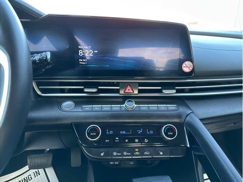 Used 2025 Hyundai Elantra SEL FWD image 18