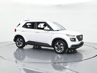 Used 2024 Hyundai Venue SEL FWD video 3