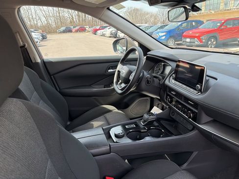 Used 2025 Nissan Rogue SV AWD/4WD image 13