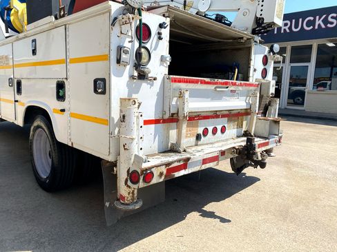 Used 2011 Ford F550 2WD Regular Cab Super Duty w/ Payload Upgrade Pkg image 22