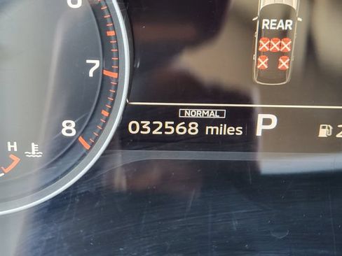 Used 2025 Mitsubishi Outlander AWD image 15