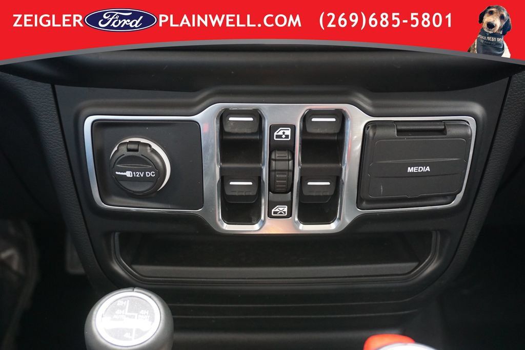 Used 2023 Jeep Wrangler Unlimited Sahara w/ Cold Weather Group AWD/4WD image 22