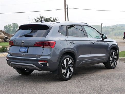 Certified 2024 Volkswagen Taos SEL image 7