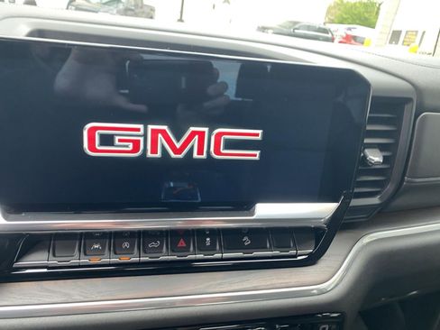 Used 2022 GMC Sierra 1500 SLT AWD/4WD image 31