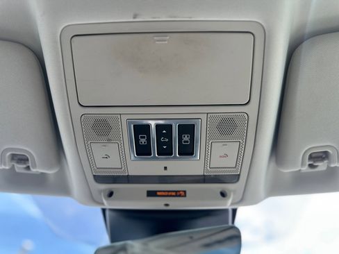 Used 2020 Land Rover Discovery HSE image 36