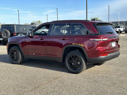 New 2026 Jeep Grand Cherokee Altitude image 3