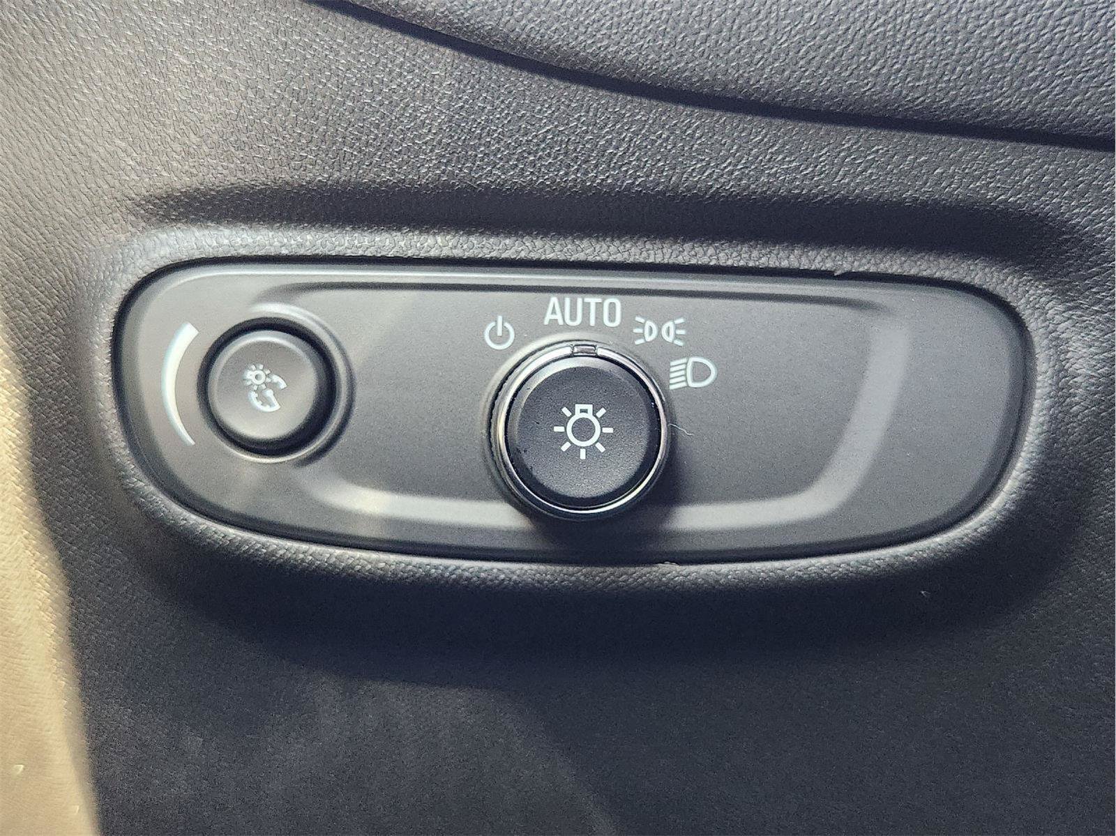 Used 2022 Chevrolet Equinox LT FWD image 22